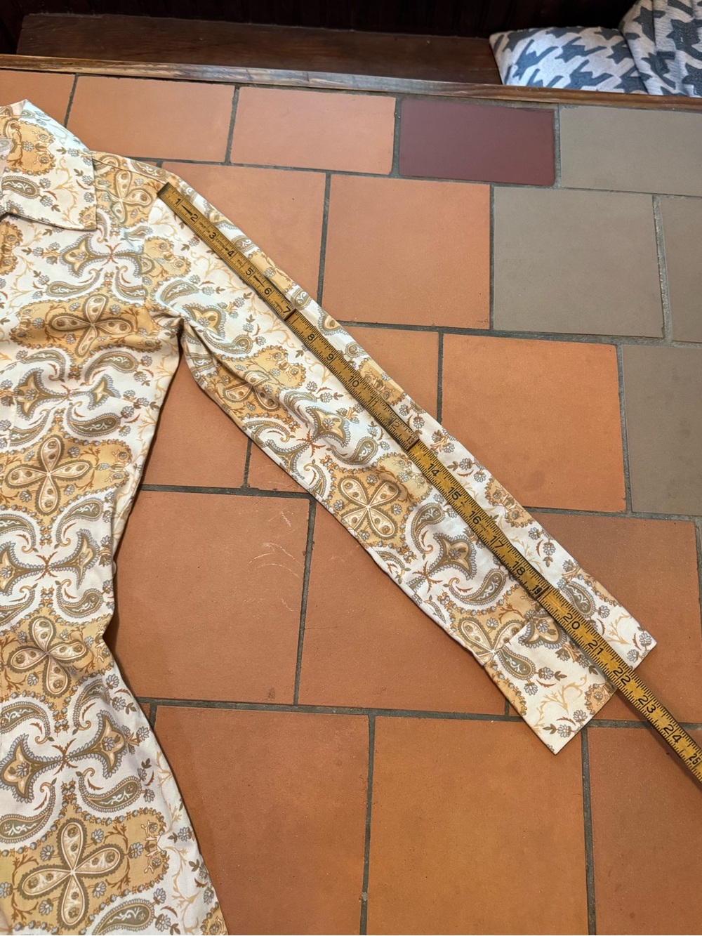 VTG Frenchi Paisley Tunic Shirt in Cream, Tan and Light Blue - Picture 13 of 16